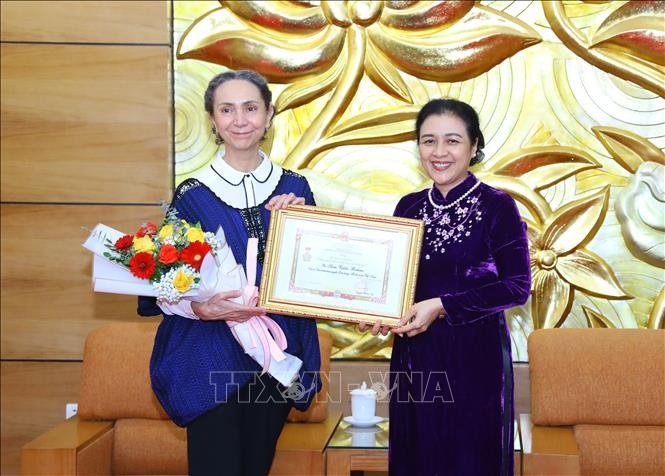 Mexican ambassador honoured with Vietnam’s friendship medal